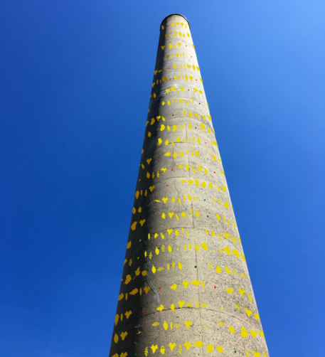 Une cheminée devient une œuvre d’art à Montreuil